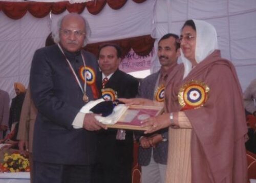 Receiving Punjab Govt's Shiromani Sahityakar Award from Rajinder Kaur Bhattal, Education Minister, Punjab:2005